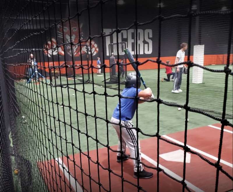 Kids batting at the Mississauga Tigers High Performance Centre