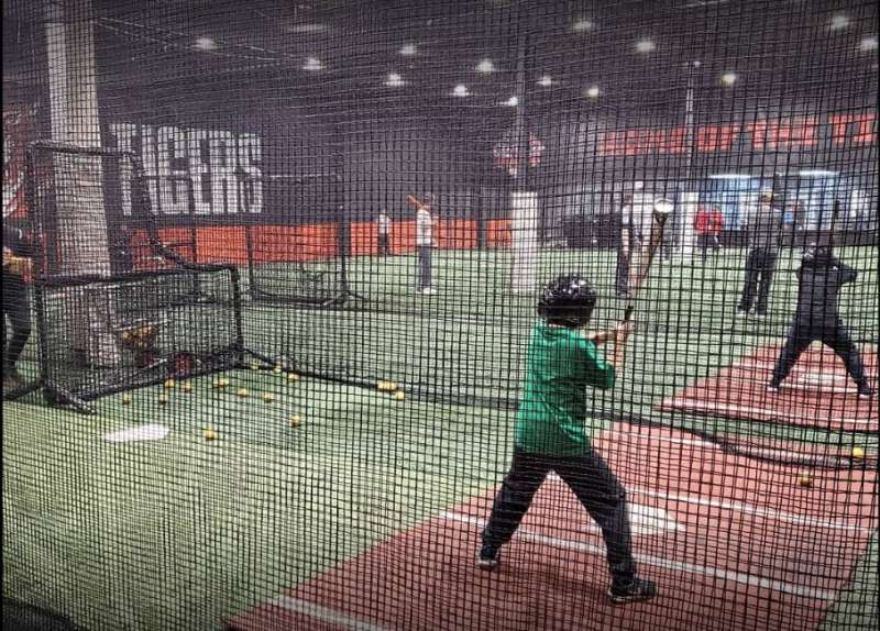 Kids batting at the Mississauga Tigers High Performance Centre